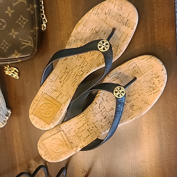 Tory Burch Like new leather strap sandals - Picture 2 of 5